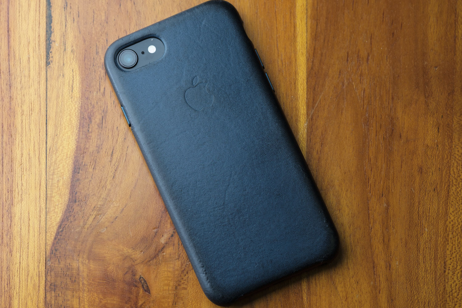 純正の高クオリティ Iphone 8のレザーケース 色はコスモスブルーをレビュー Cola Blog コーラブログ